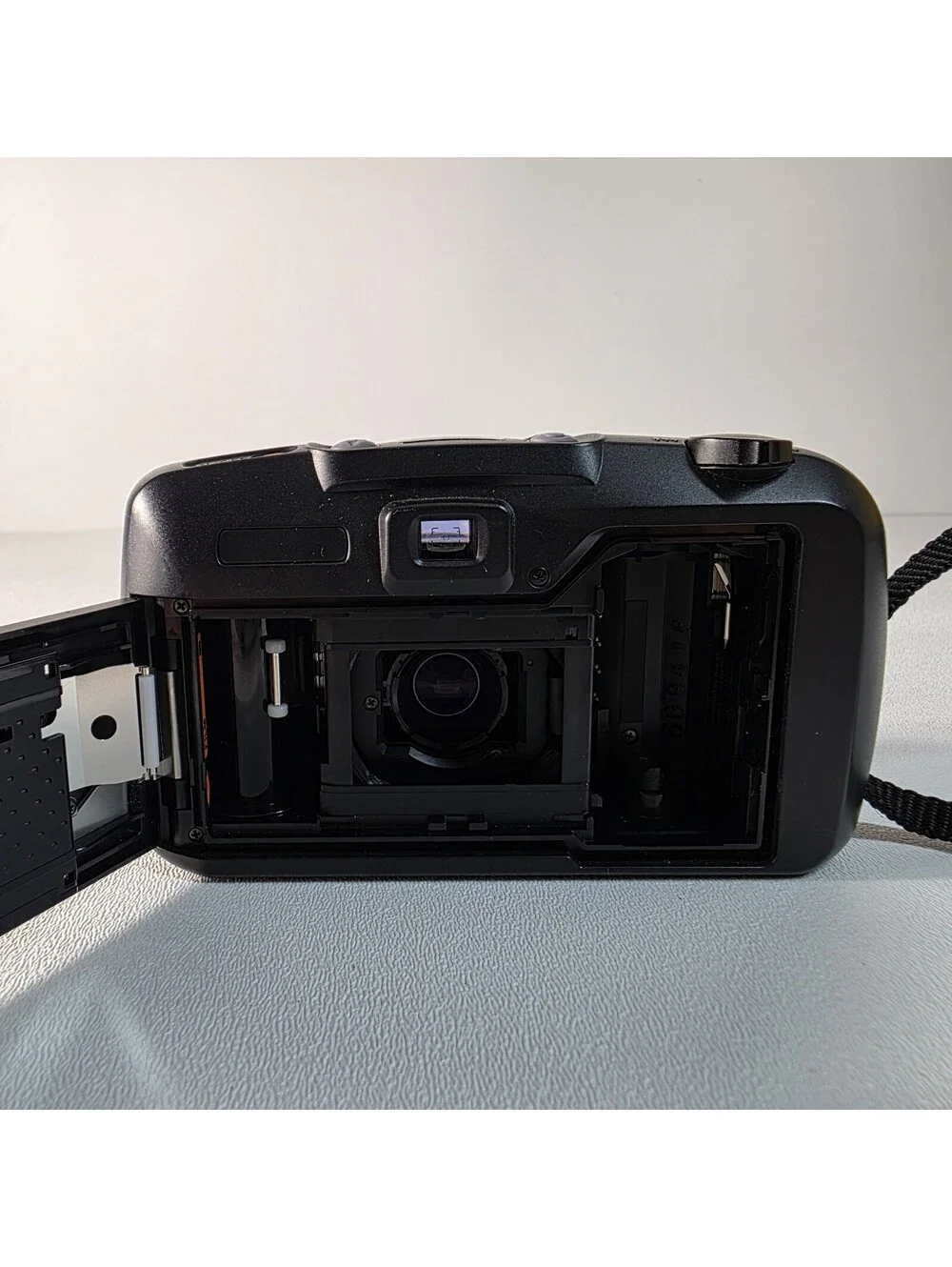 Pentax IQZoom EZY 35mm Point & Shoot Film Camera 38-70mm